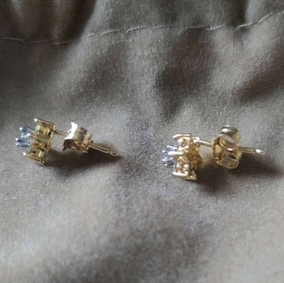 QVC Affinity Diamond Flower 0.22?Ctw Stud 14k Gold Earrings - Picture 4 of 12
